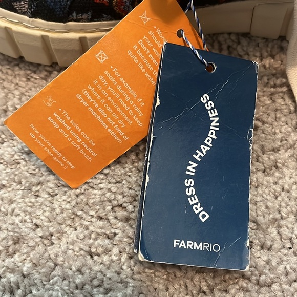 NWT FARM Rio Blue Anika Tapestry Platform Sneakers - Size 5 - Picture 5 of 14